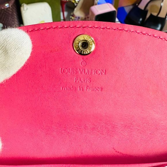 LOUIS VUITTON Vernis Envelope Plate Pouch Framboise Pink Gold Enamel Charms Card - Picture 6 of 9